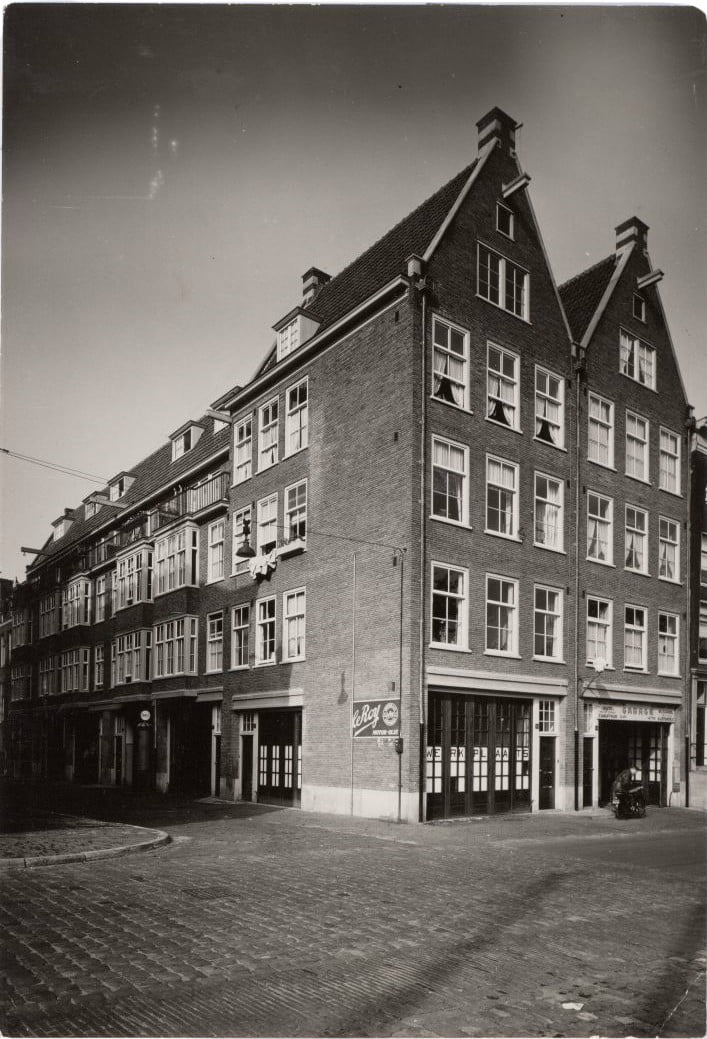 Historische foto van het gebouw van Garage 't Amsterdammertje aan de Amstel