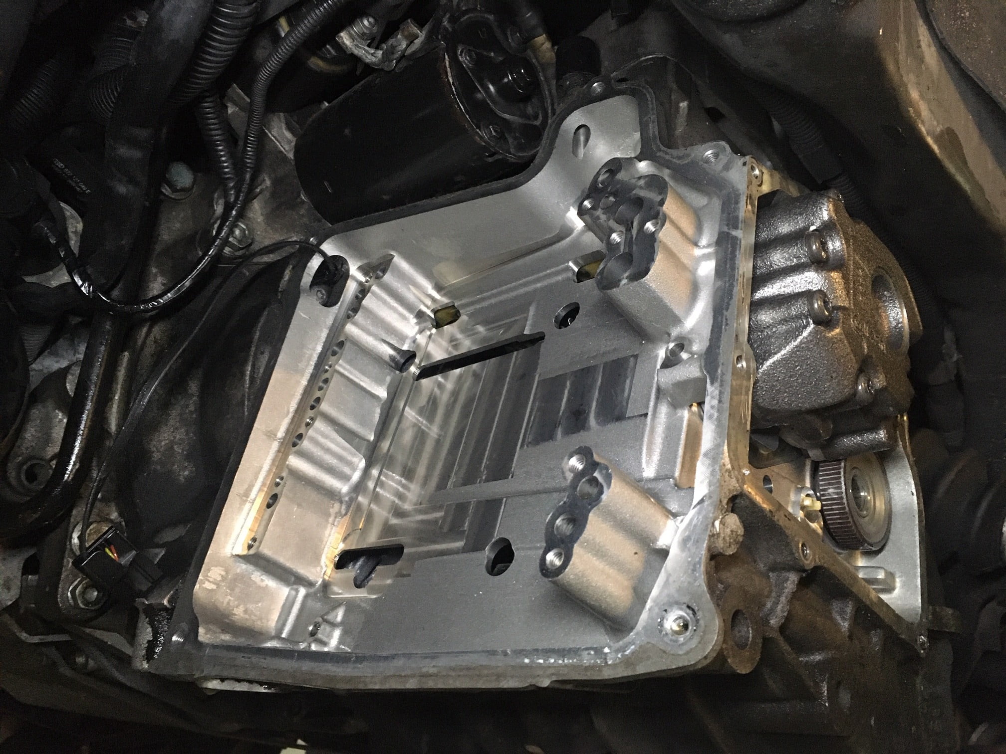Mechatronic van een DSG-versnellingsbak in de werkplaats van Garage 't Amsterdammertje